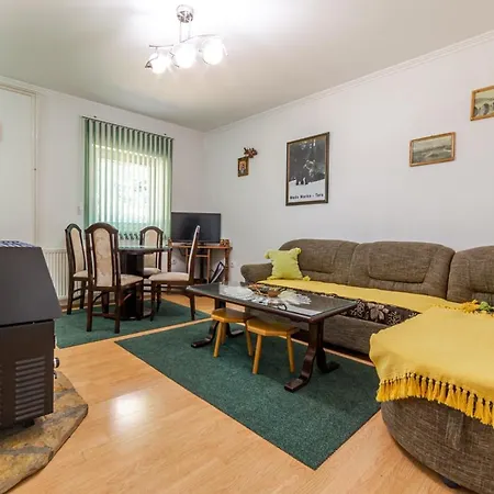 בית נופש Vikendica Mrvica באינה באשטה